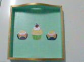 Bandeja com decoração cupcake