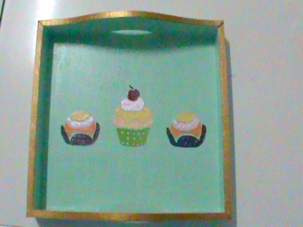 Bandeja com decoração cupcake